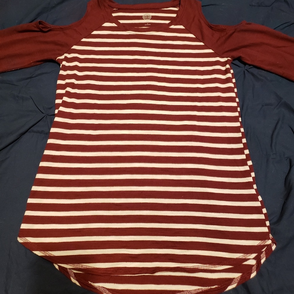 So burgundy and white strip half sleeve top
